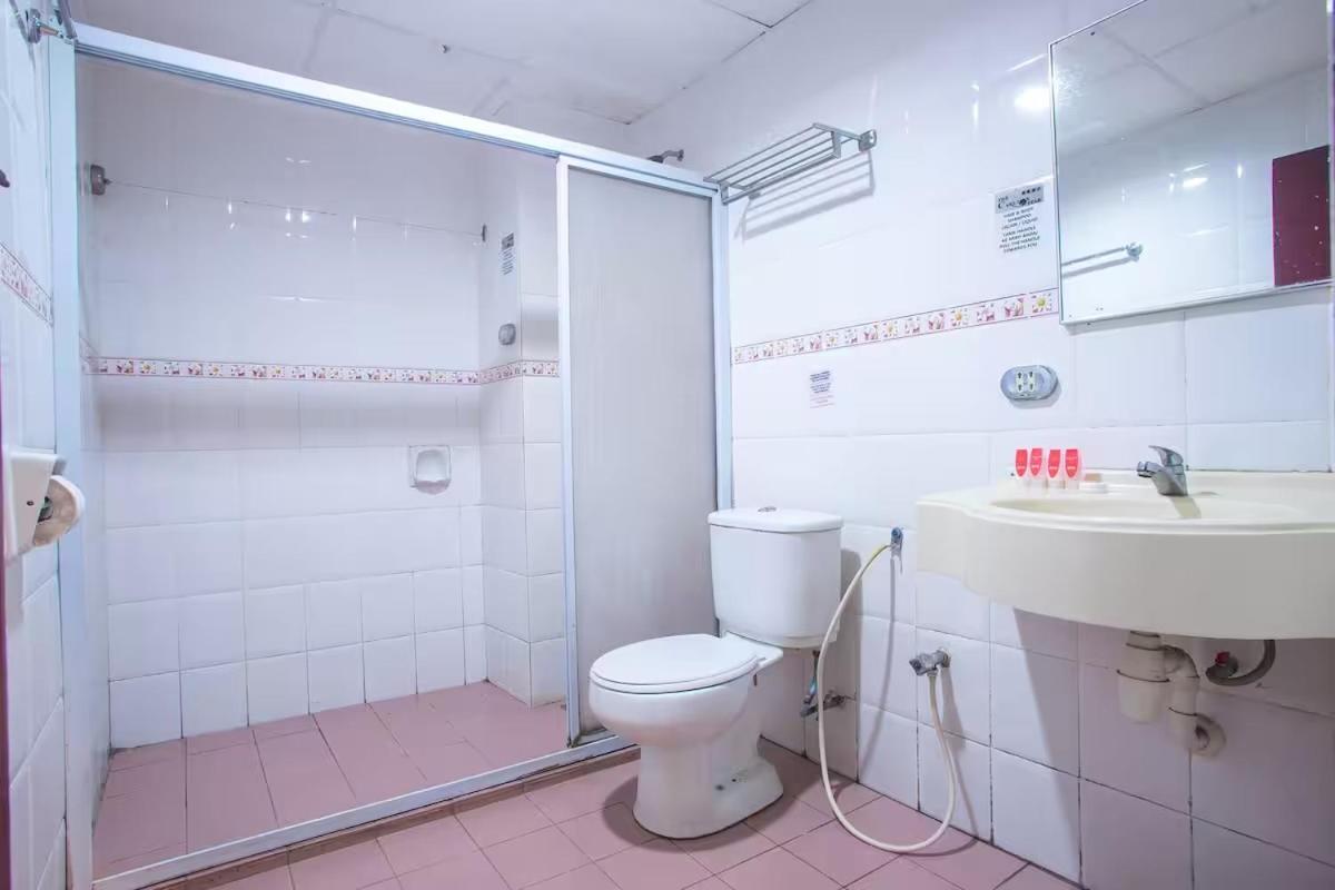 Carlton Hotel Seremban - Next To Terminal Bus Station מראה חיצוני תמונה