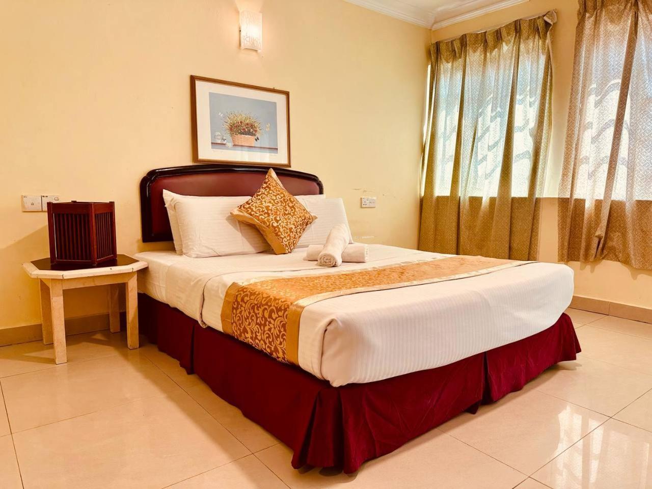 Carlton Hotel Seremban - Next To Terminal Bus Station מראה חיצוני תמונה